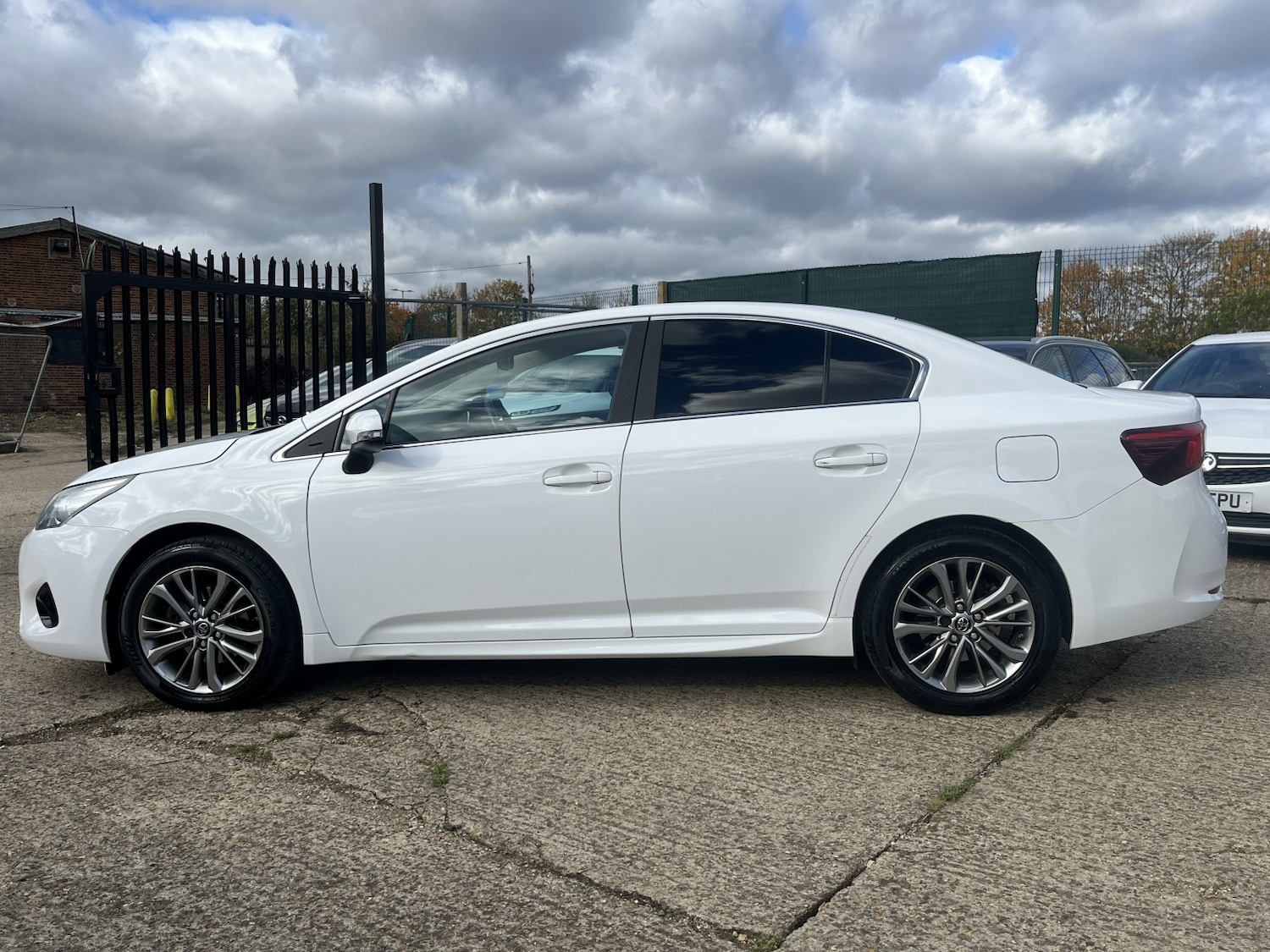 Used Toyota Avensis 2016 for sale - 76363037: Photo 4