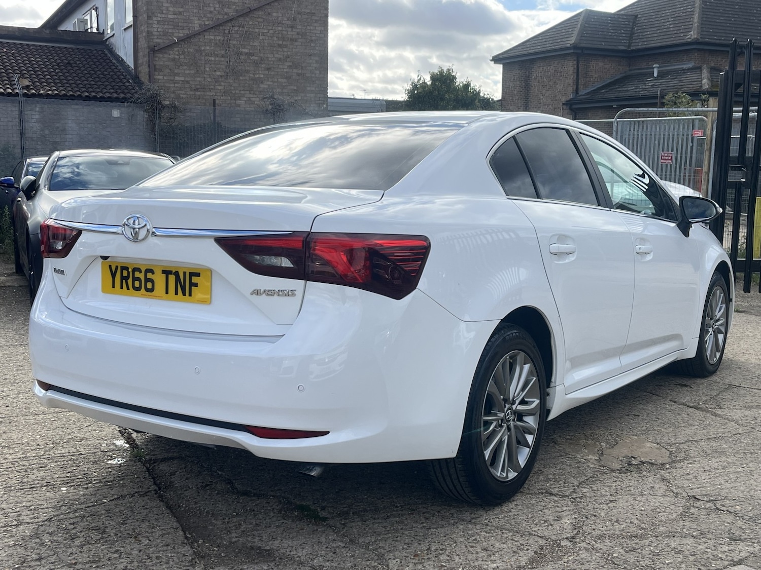 Used Toyota Avensis 2016 for sale - 76363037: Photo 5