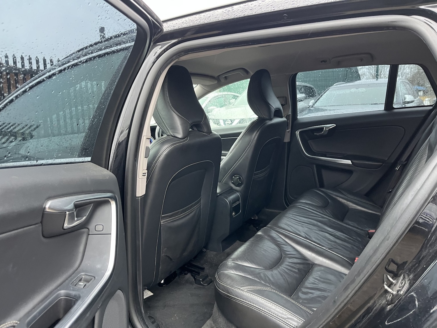 Used Volvo V60 2012 for sale - 76858893: Photo 19