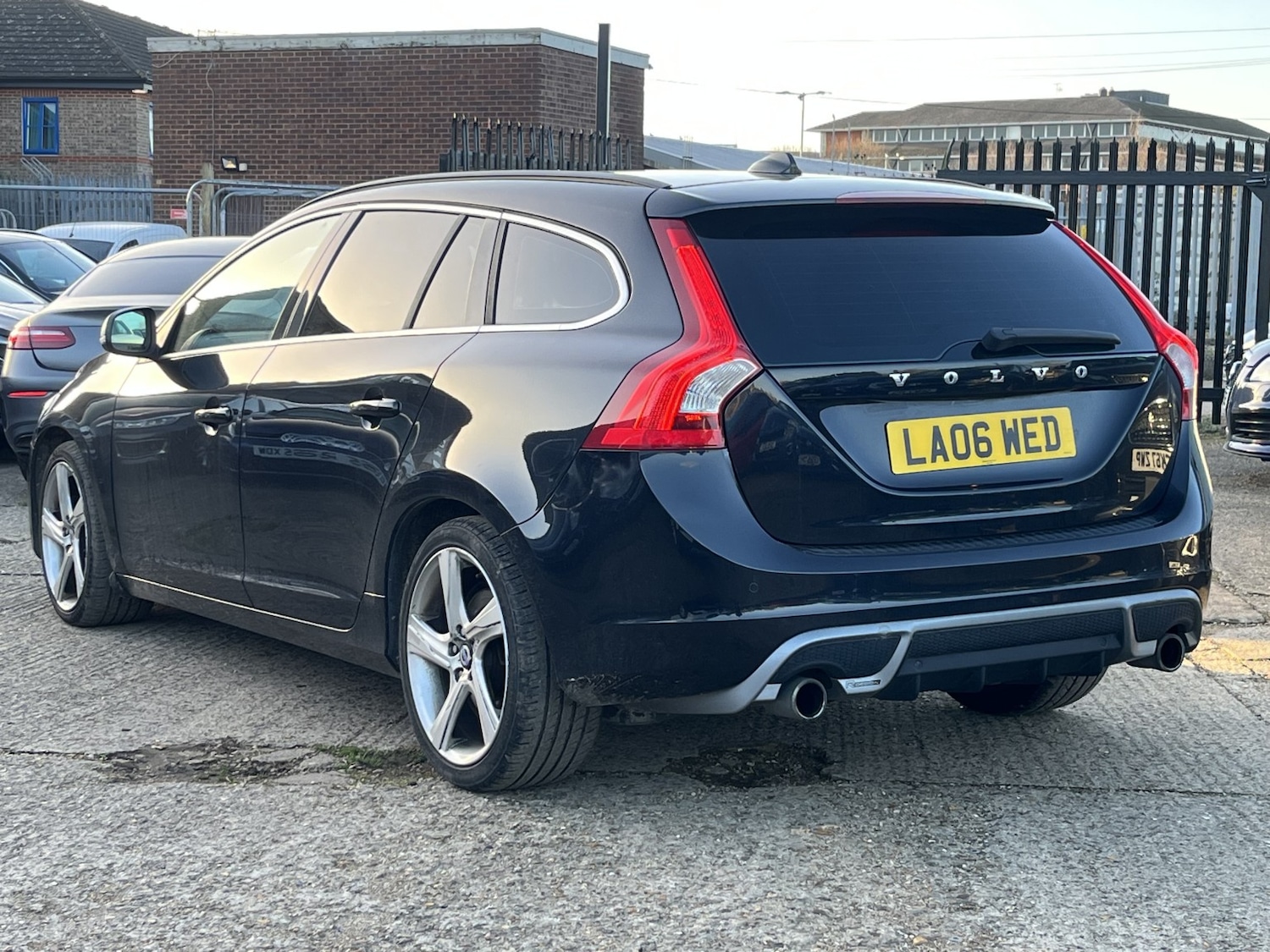 Used Volvo V60 2012 for sale - 76858893: Photo 3