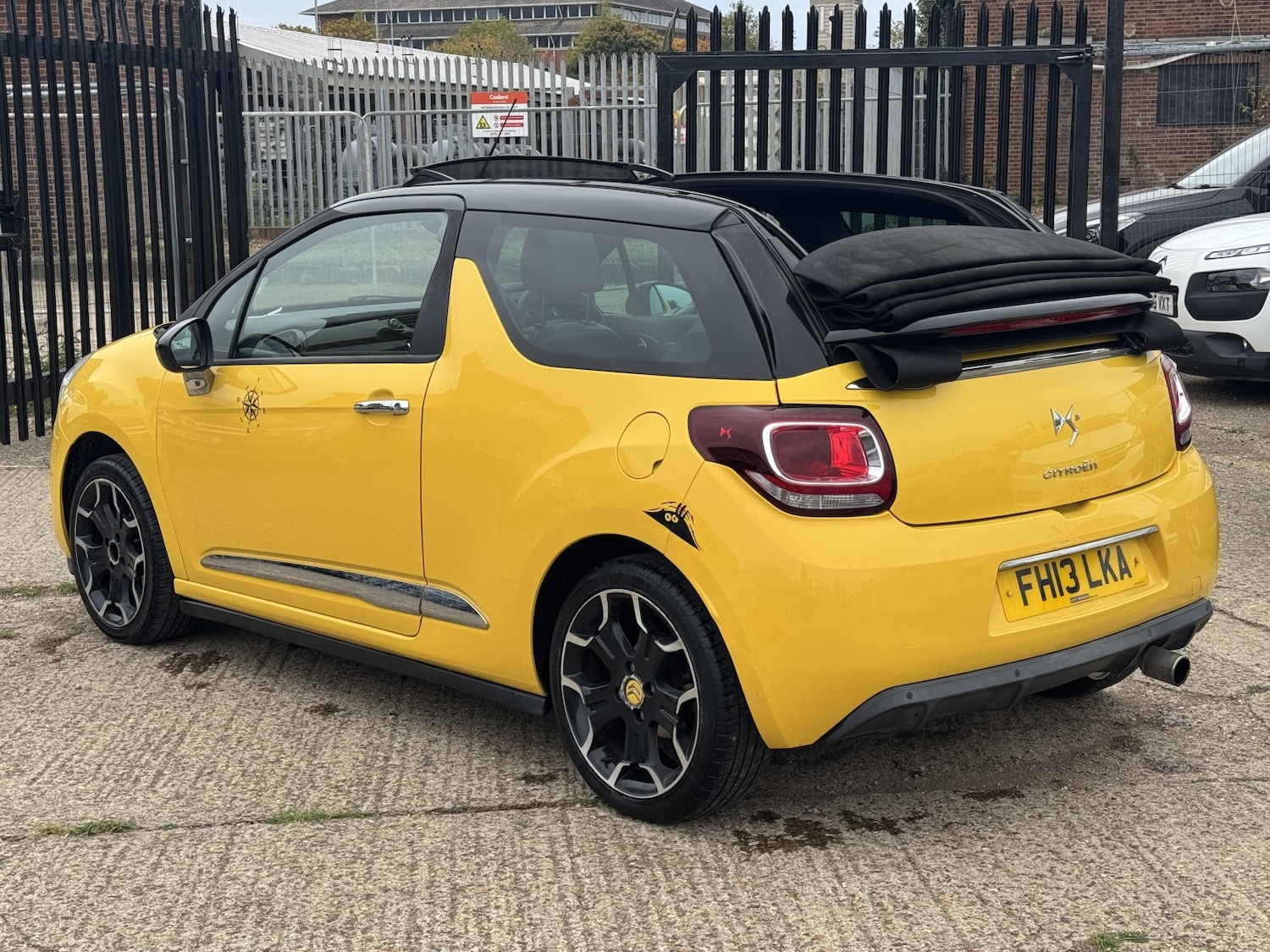 Used Citroen DS3 2013 for sale - 76249300: Photo 15