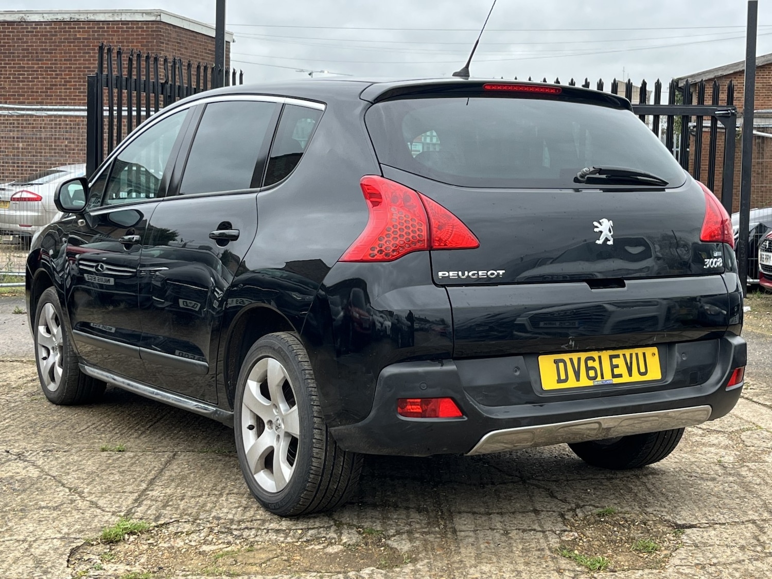 Used Peugeot 3008 2011 for sale - 76725667: Photo 3