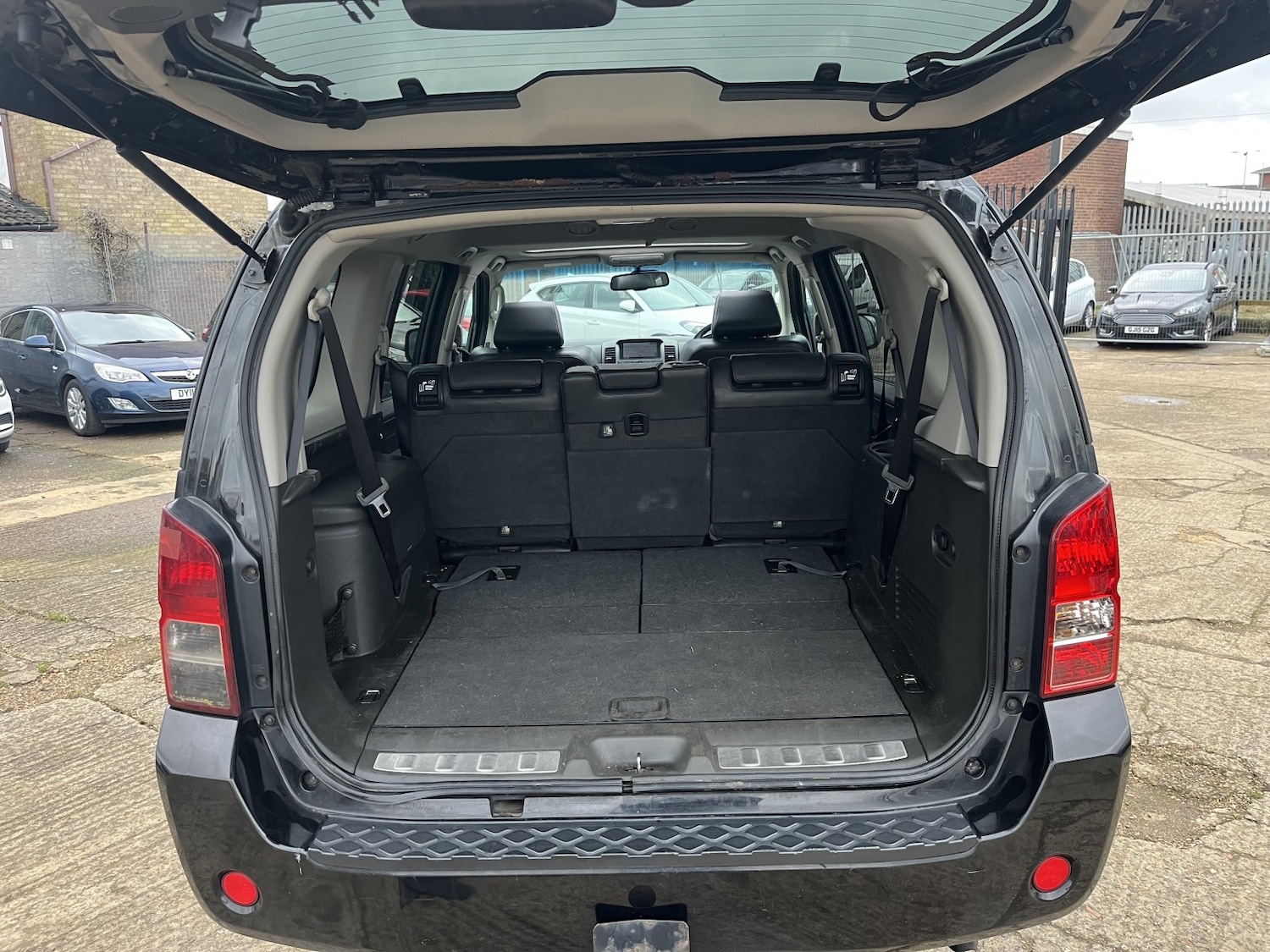 Used Nissan Pathfinder 2010 for sale - 77487218: Photo 24