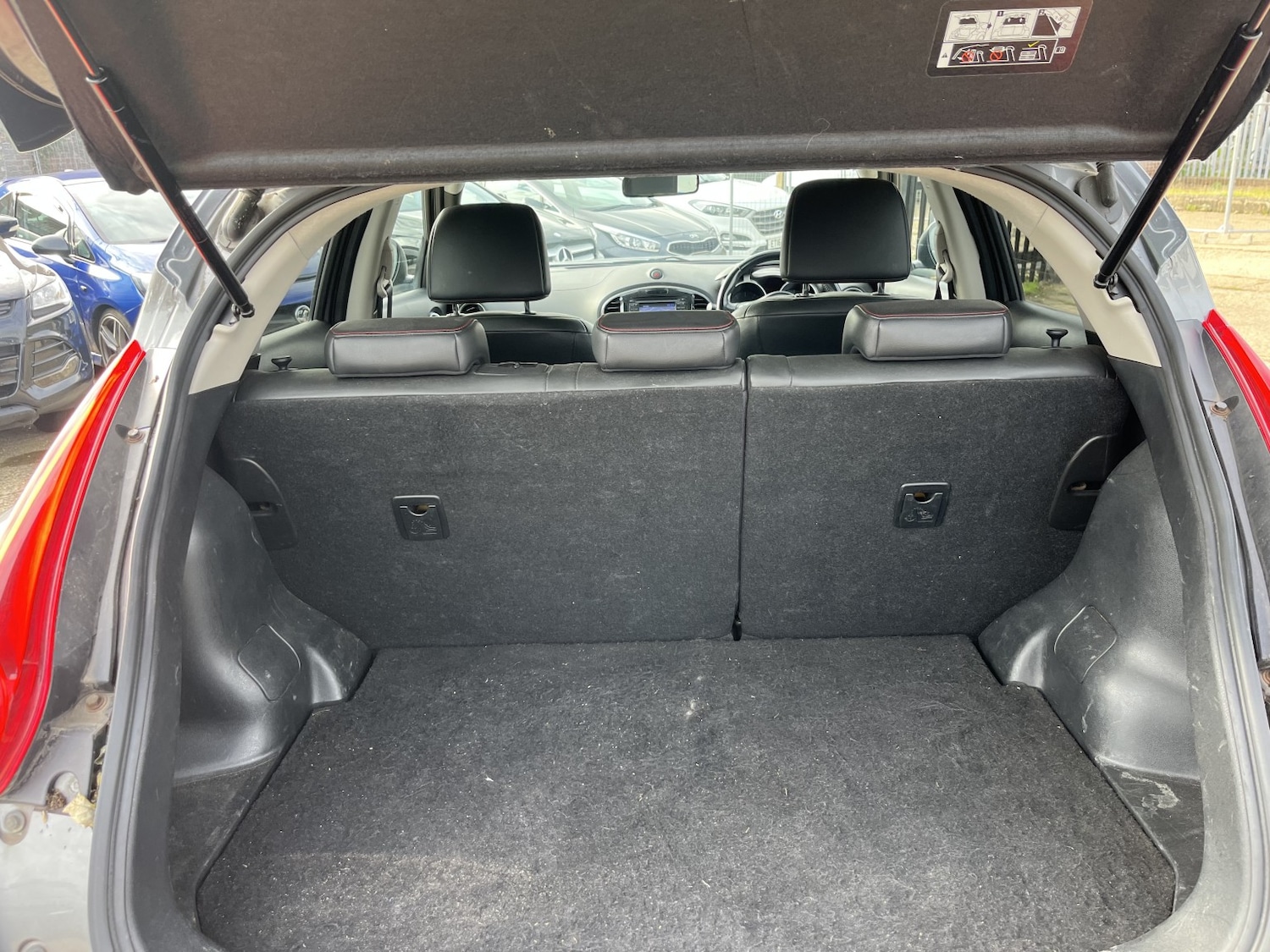 Used Nissan Juke 2011 for sale - 76358198: Photo 19