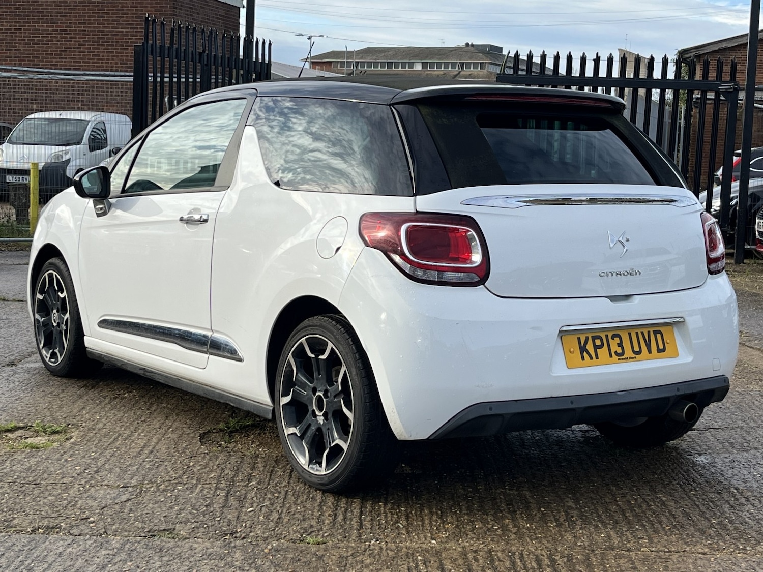 Used Citroen DS3 2013 for sale - 76848681: Photo 3