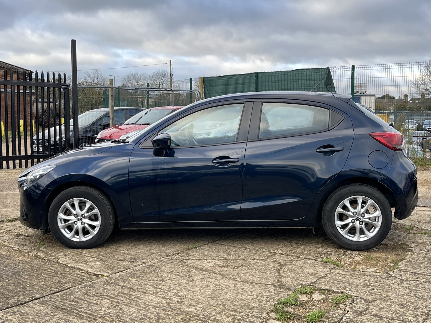 Used Mazda Mazda2 2016 for sale - 76673305: Photo 8