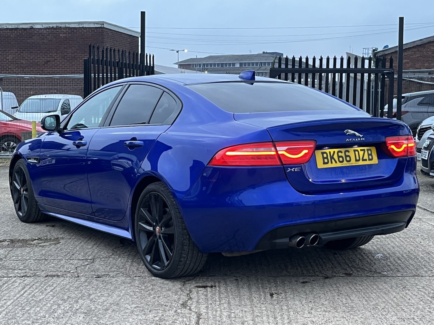 Used Jaguar XE 2016 for sale - 77400035: Photo 3