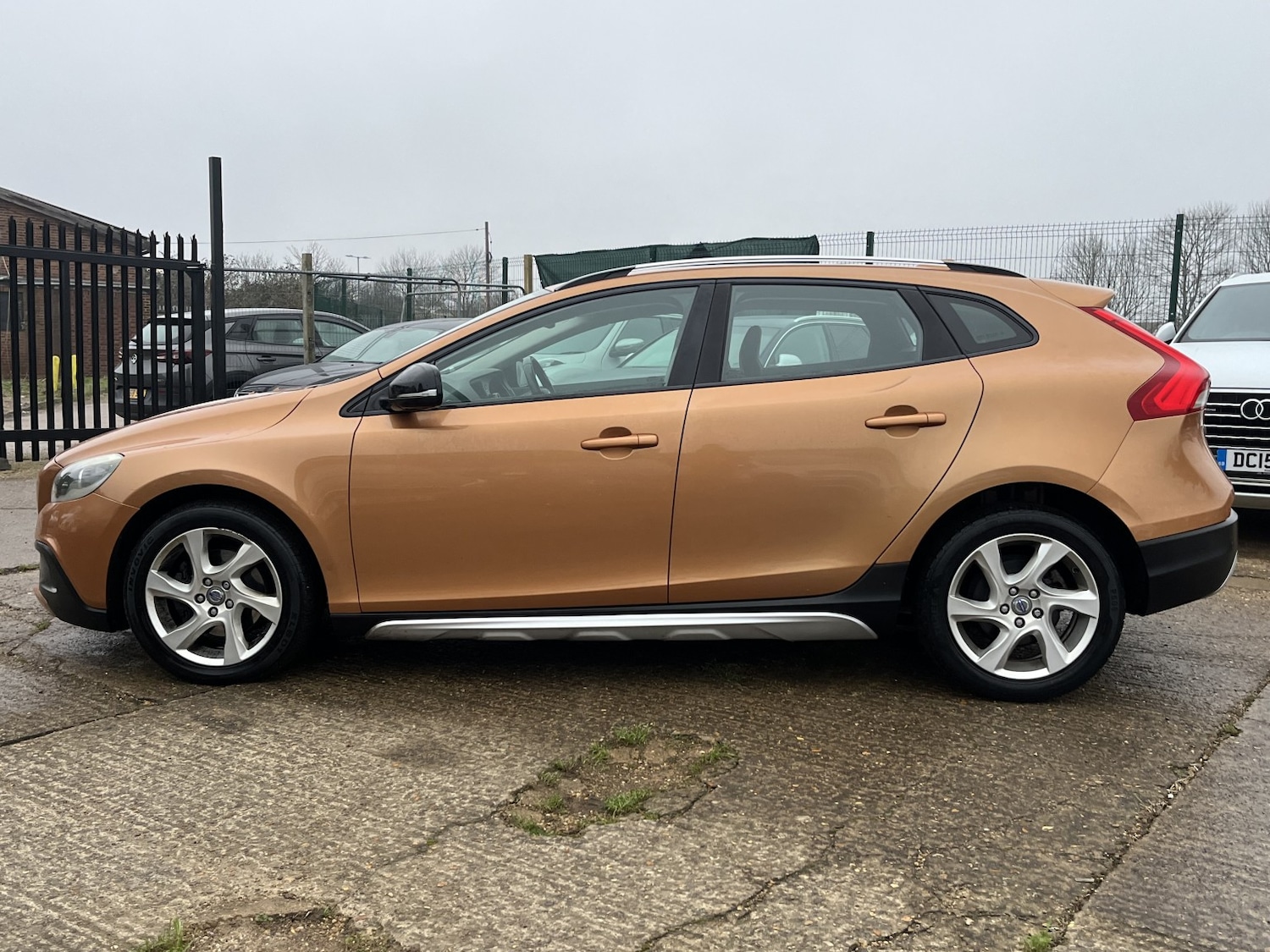 Used Volvo V40 2013 for sale - 77148185: Photo 8