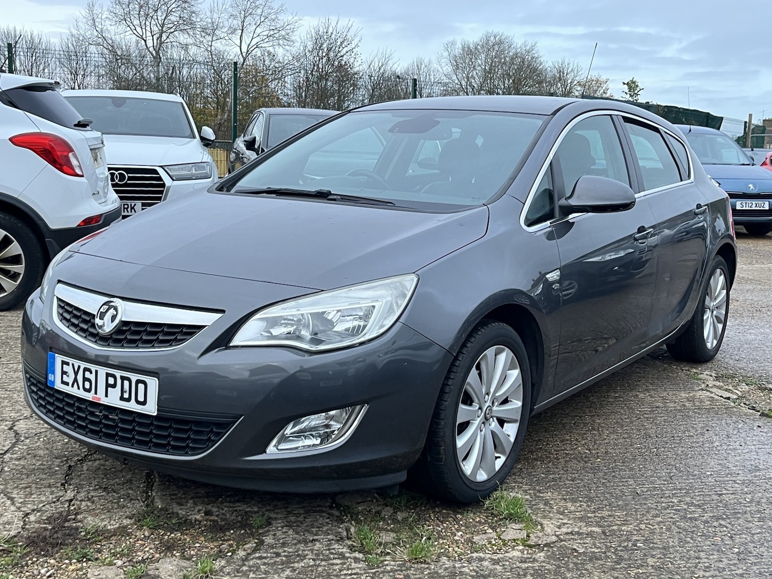 Used Vauxhall Astra 2011 for sale - 76571217: Photo 2