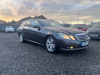 Used Mercedes-Benz E Class 2010 for sale - 76379112: Photo