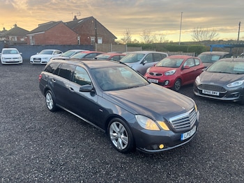 Used Mercedes-Benz E Class 2010 for sale - 76379112: Photo