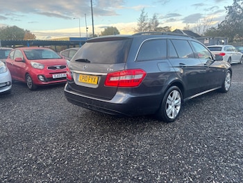 Used Mercedes-Benz E Class 2010 for sale - 76379112: Photo