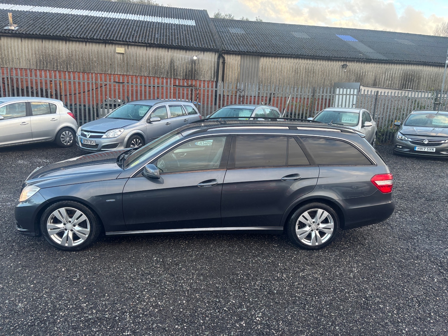 Used Mercedes-Benz E Class 2010 for sale - 76379112: Photo 7