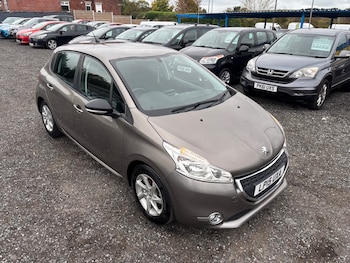 Used Peugeot 208 2015 for sale - 76070011: Photo