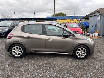 Used Peugeot 208 2015 for sale - 76070011: Photo