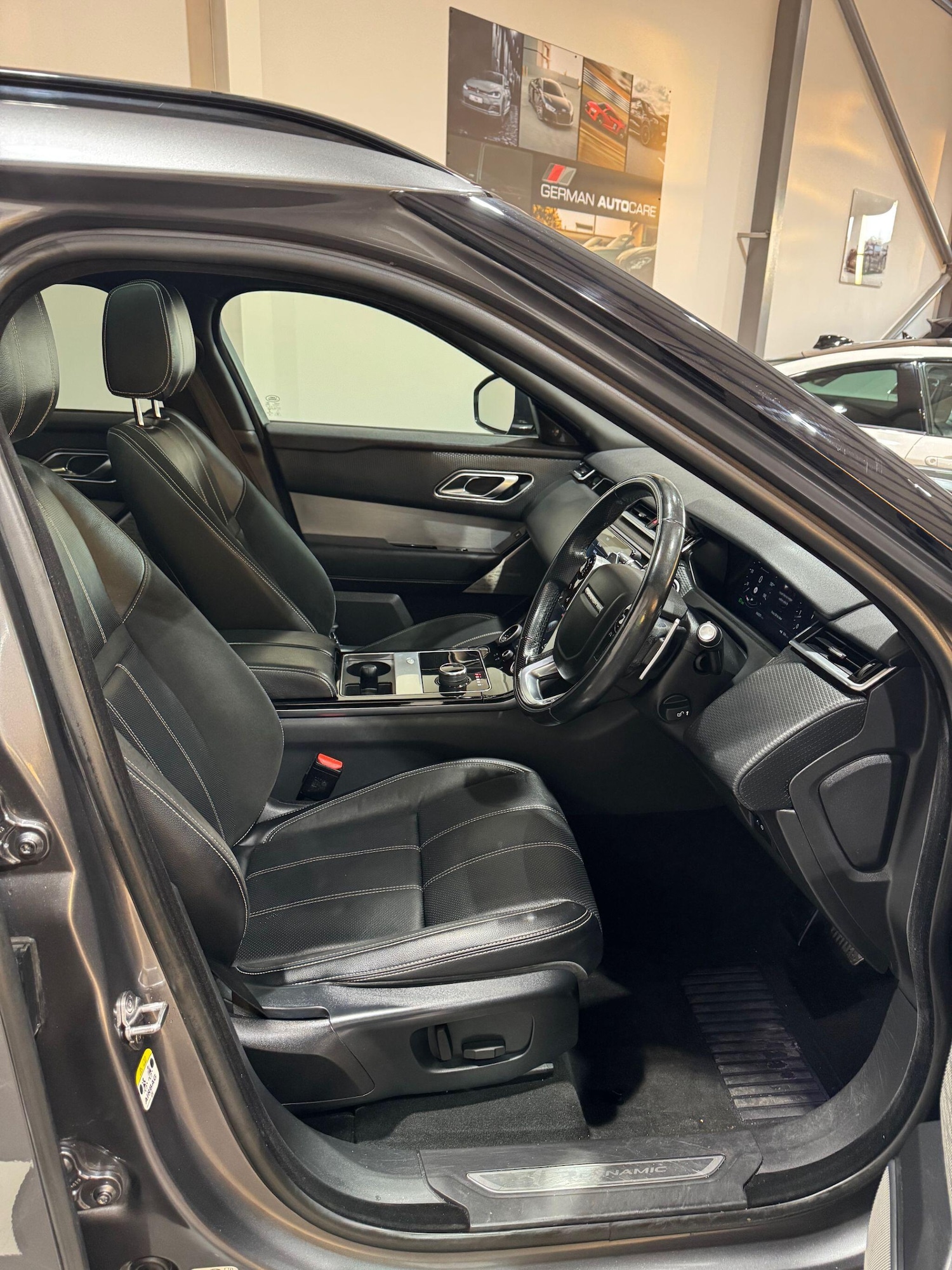 Used Land Rover Range Rover Velar 2018 for sale - 76658012: Photo 12