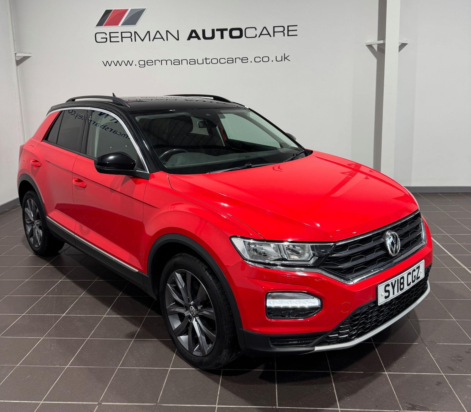 Used Volkswagen T-Roc 2018 for sale - 76832736: Photo 1