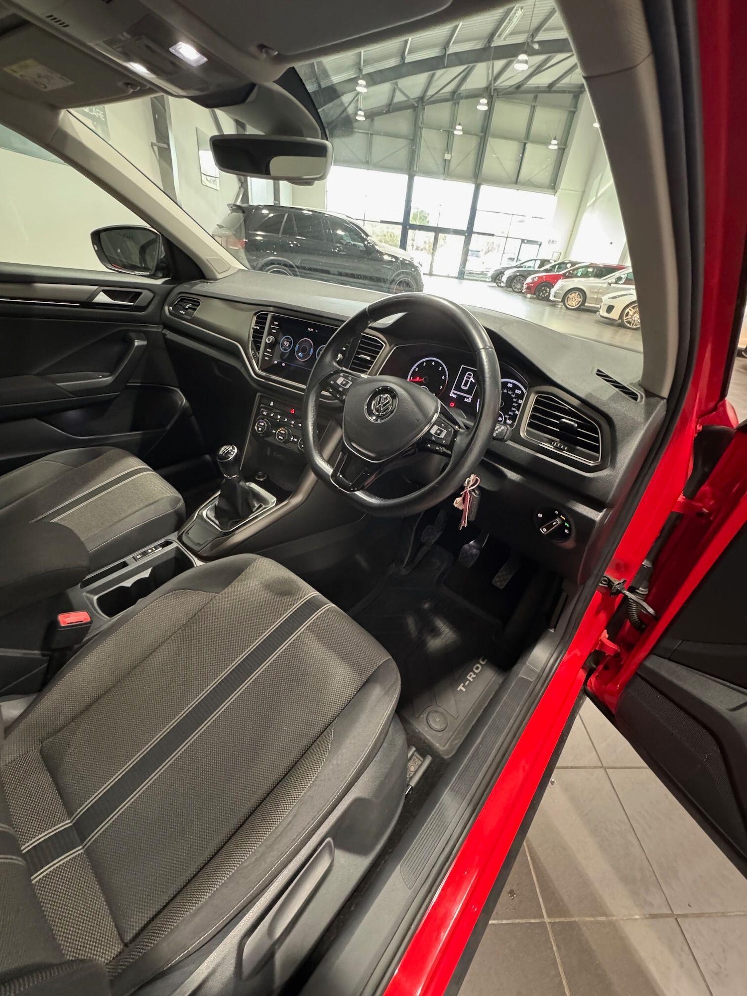 Used Volkswagen T-Roc 2018 for sale - 76832736: Photo 12