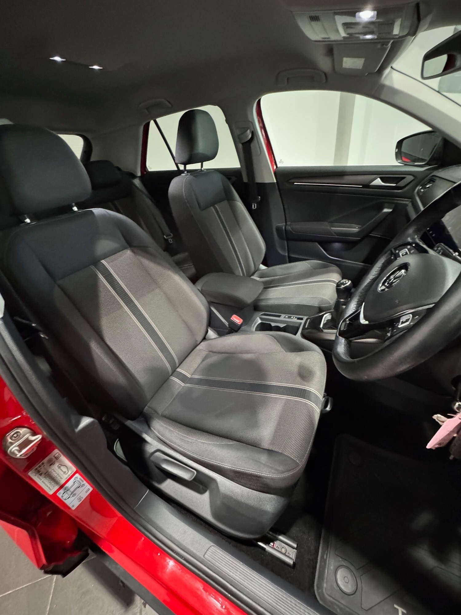 Used Volkswagen T-Roc 2018 for sale - 76832736: Photo 14