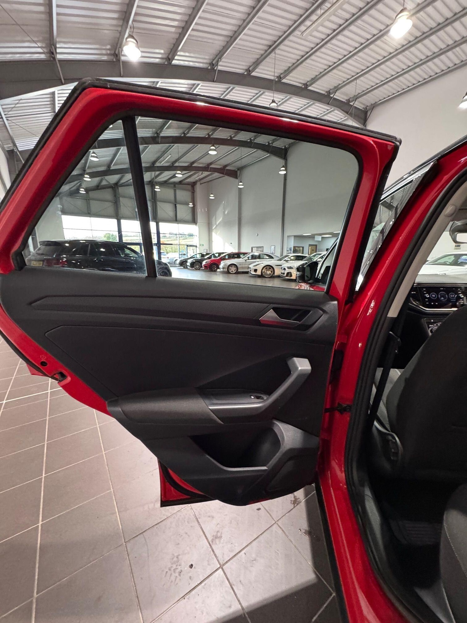 Used Volkswagen T-Roc 2018 for sale - 76832736: Photo 27