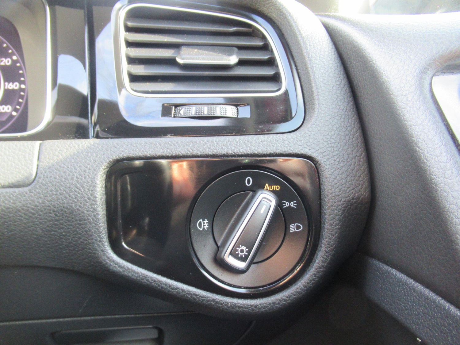 Used Volkswagen Golf 2018 for sale - 76992599: Photo 32