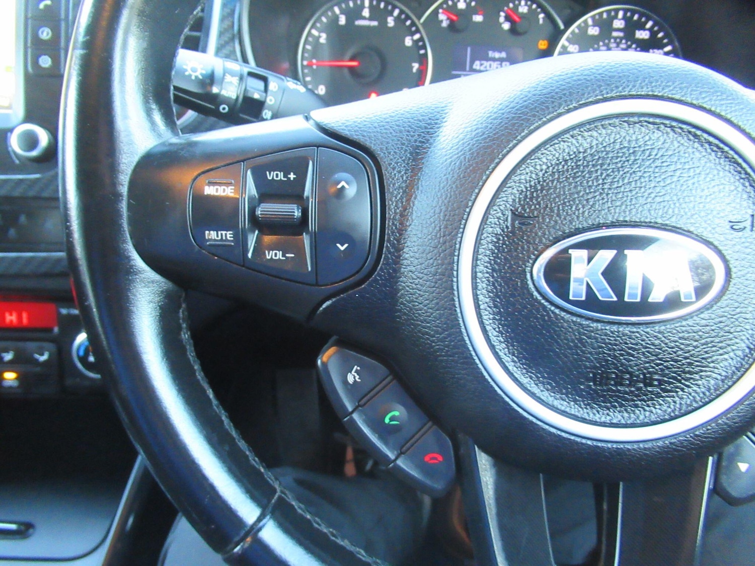 Used Kia Carens 2017 for sale - 77144649: Photo 24