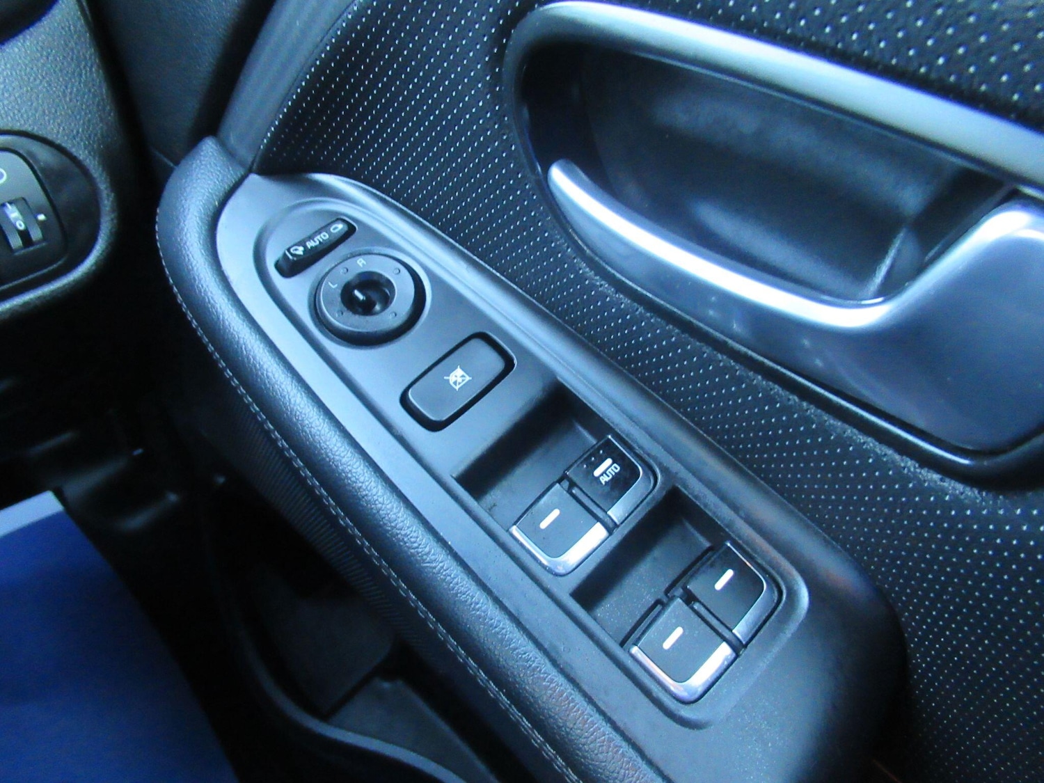 Used Kia Carens 2017 for sale - 77144649: Photo 28