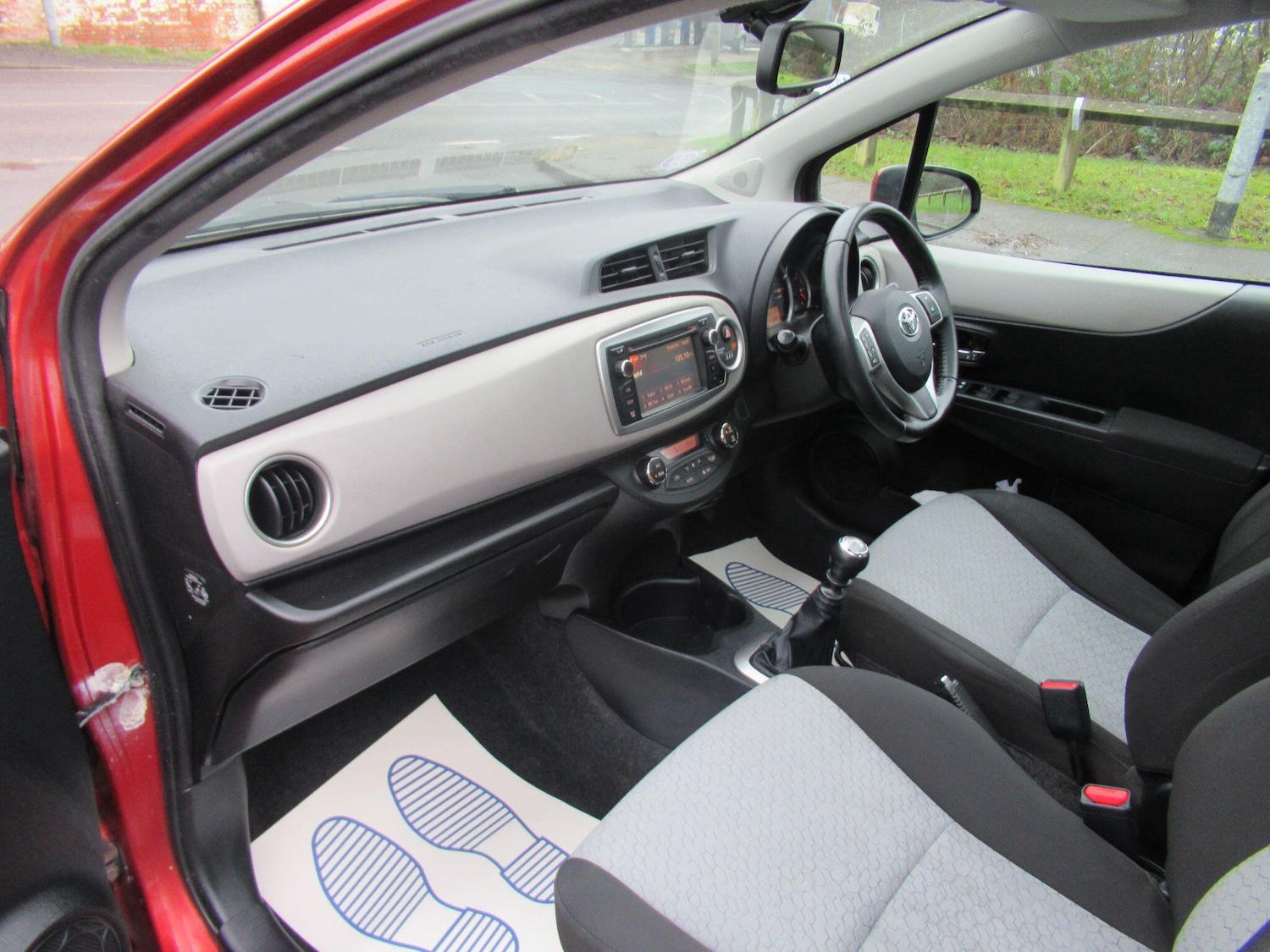 Used Toyota Yaris 2011 for sale - 77440325: Photo 16