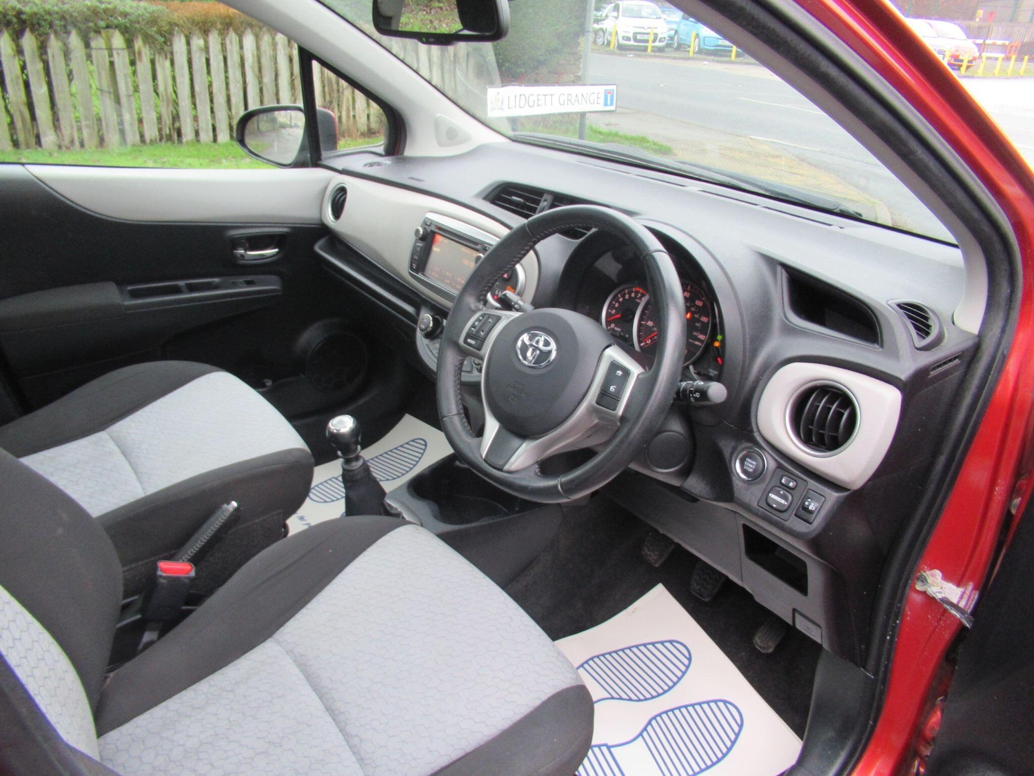 Used Toyota Yaris 2011 for sale - 77440325: Photo 23