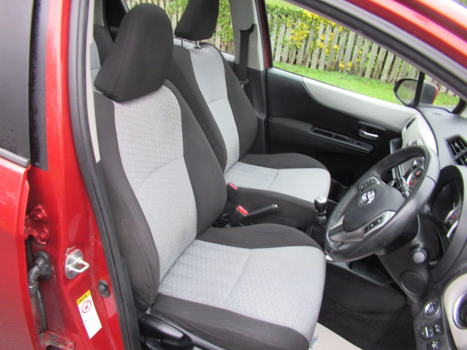 Used Toyota Yaris 2011 for sale - 77440325: Photo 24