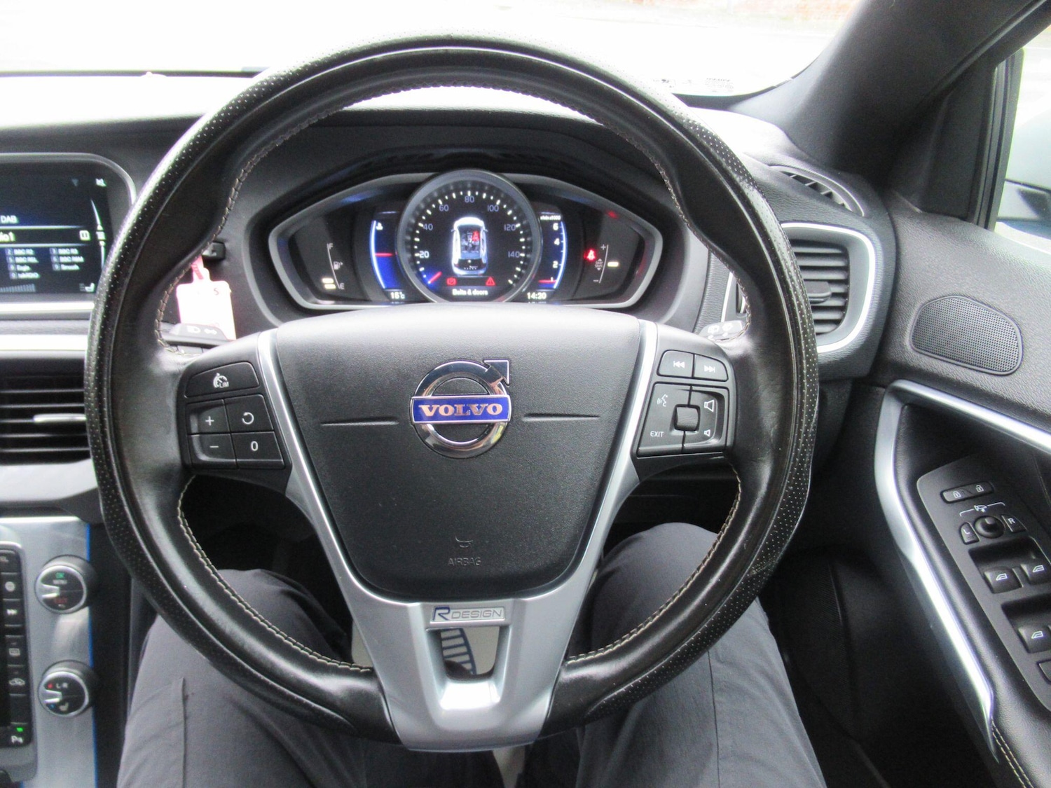 Used Volvo V40 2015 for sale - 76995628: Photo 22