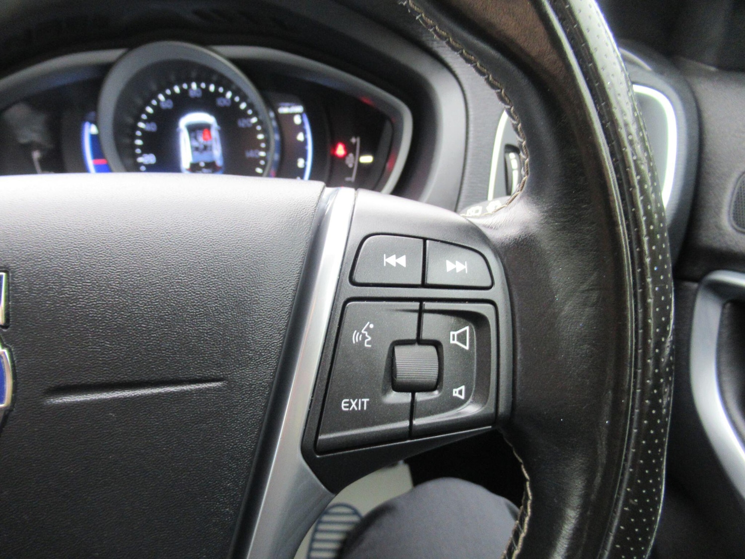 Used Volvo V40 2015 for sale - 76995628: Photo 24