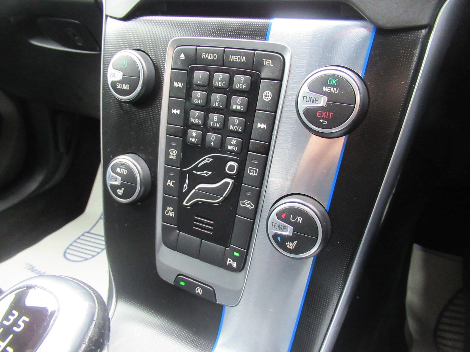 Used Volvo V40 2015 for sale - 76995628: Photo 32