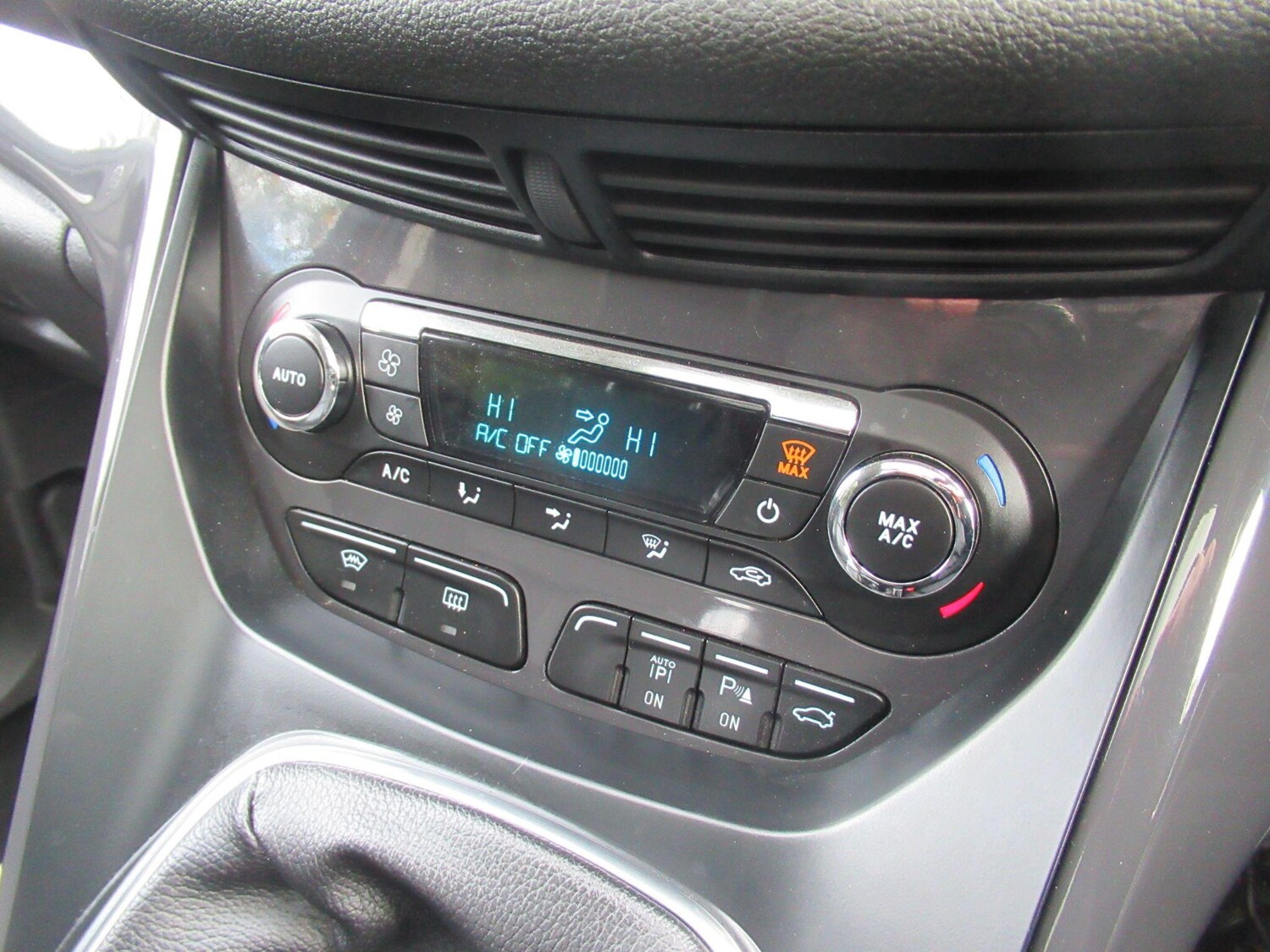 Used Ford Kuga 2014 for sale - 76613236: Photo 34