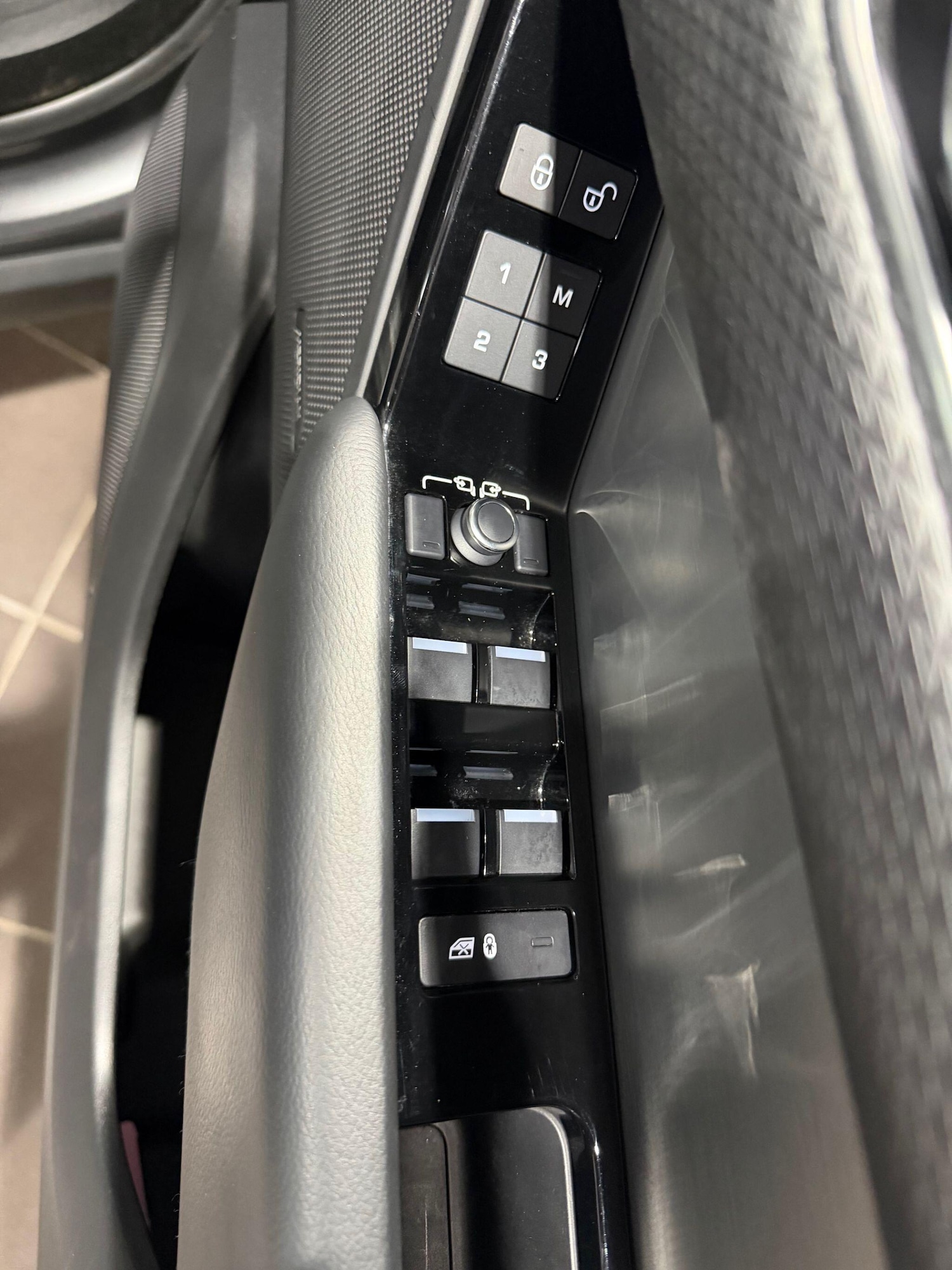 Used Land Rover Range Rover Velar 2017 for sale - 77598359: Photo 13