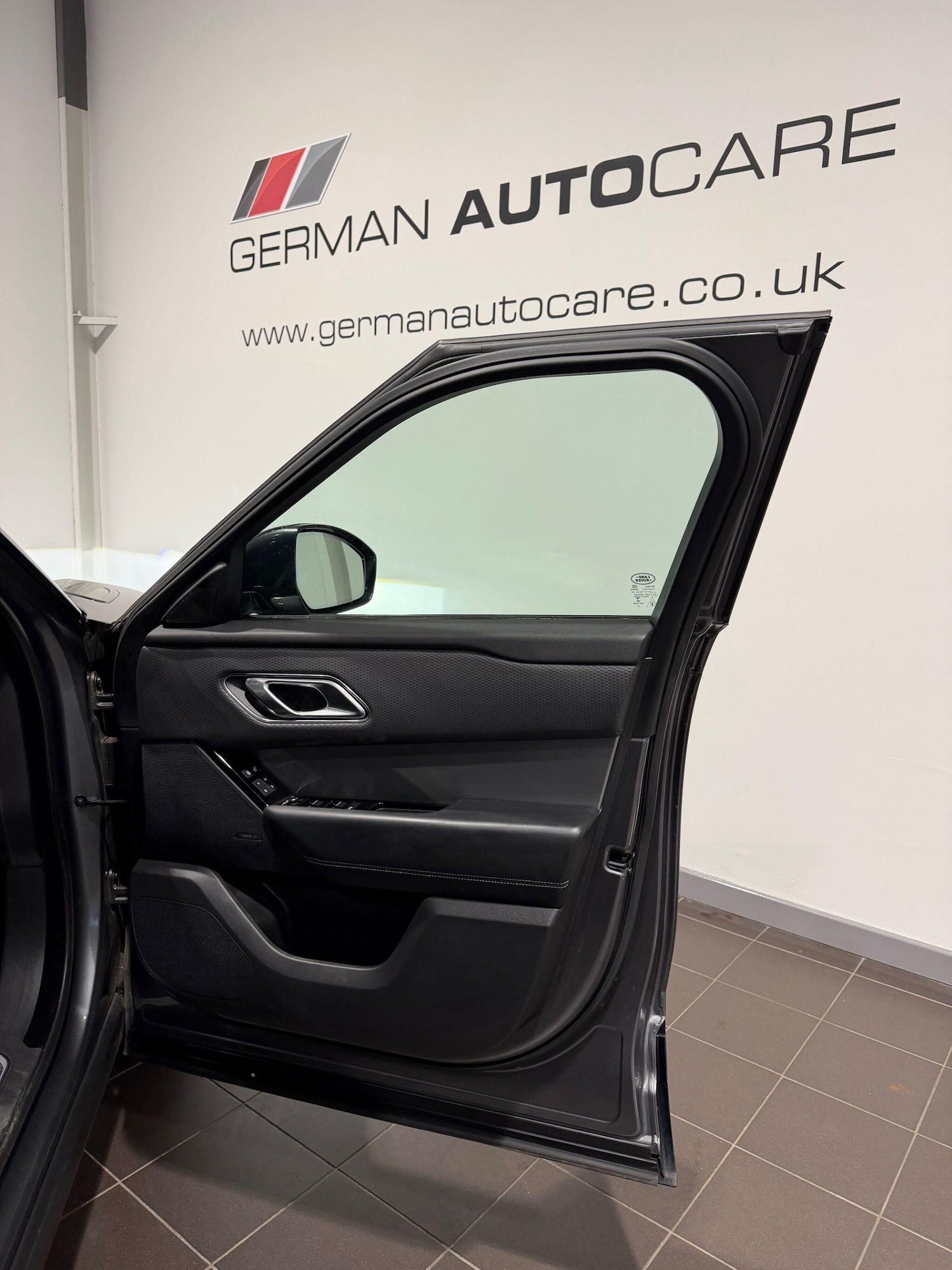 Used Land Rover Range Rover Velar 2017 for sale - 77598359: Photo 17