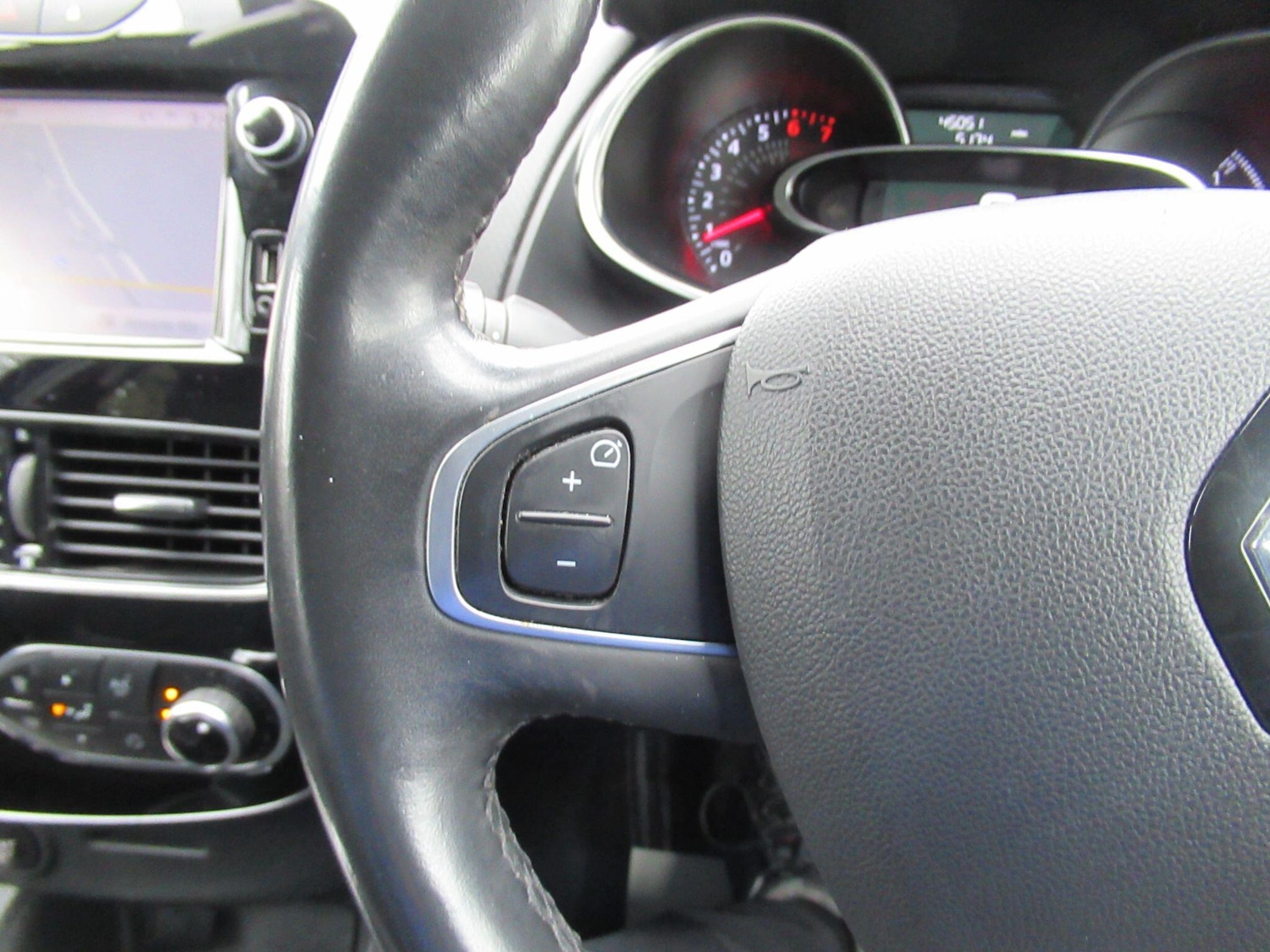 Used Renault Clio for sale - 77852774: Photo 24