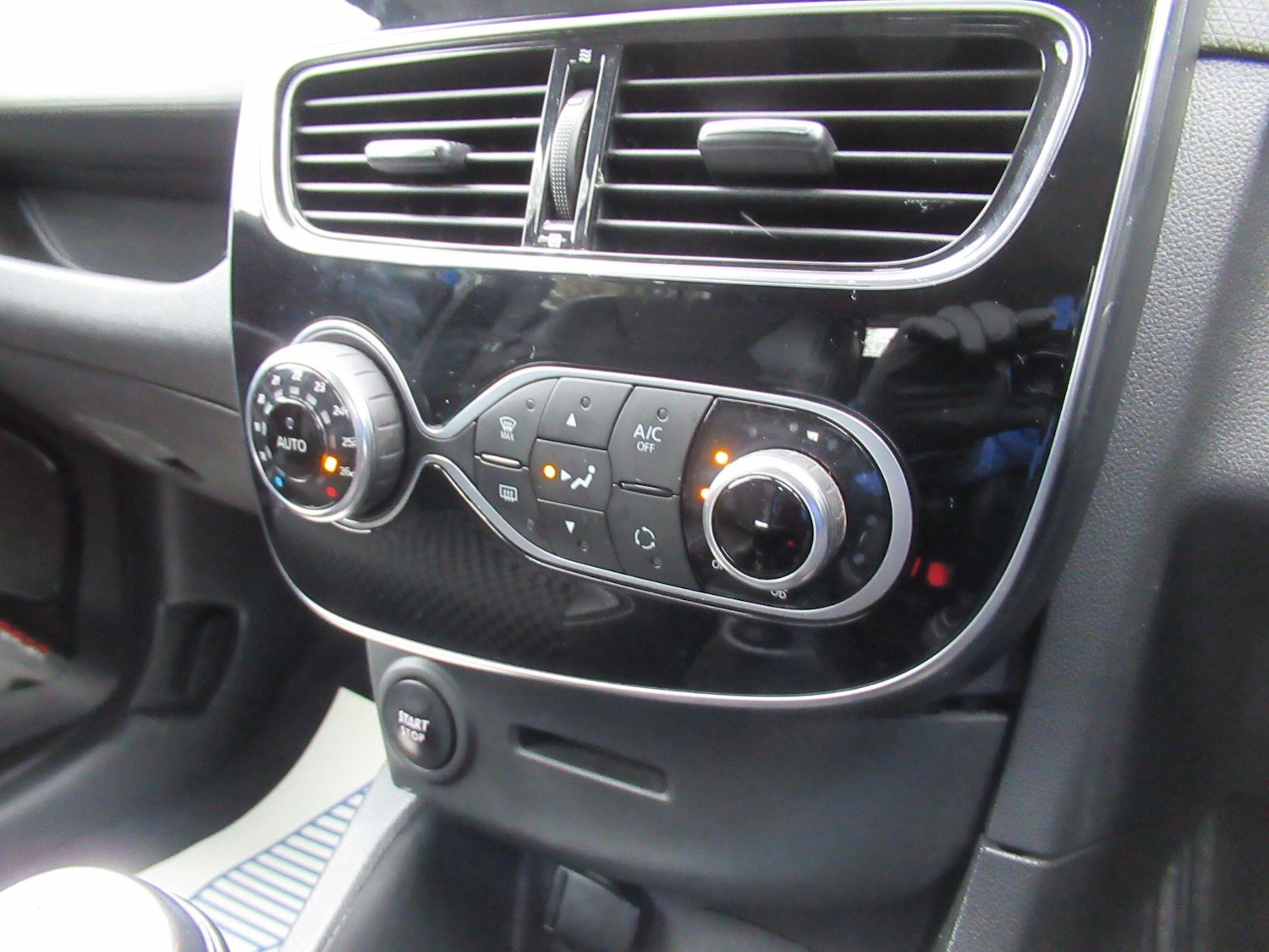 Used Renault Clio for sale - 77852774: Photo 32