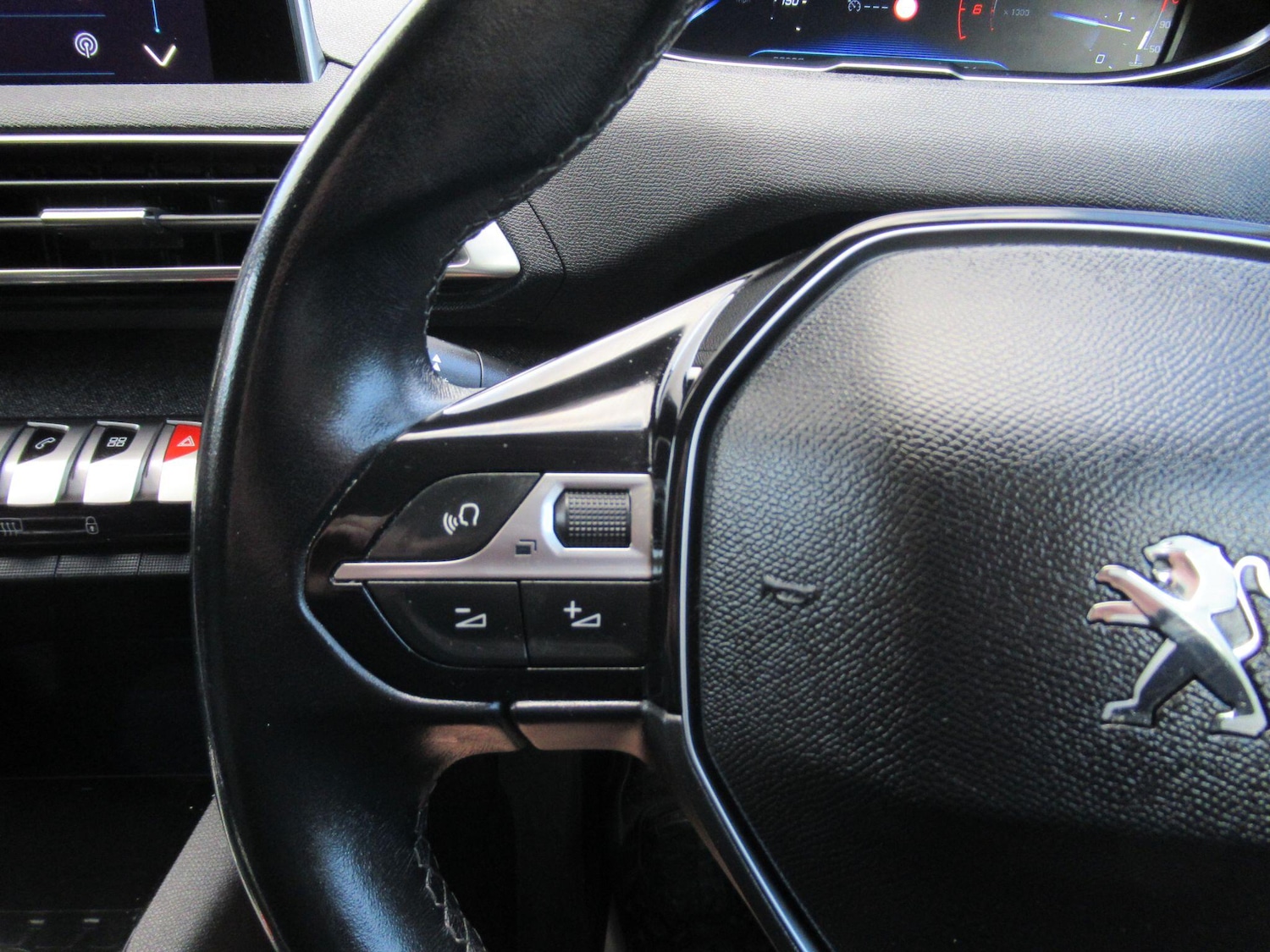 Used Peugeot 3008 2018 for sale - 76993619: Photo 24