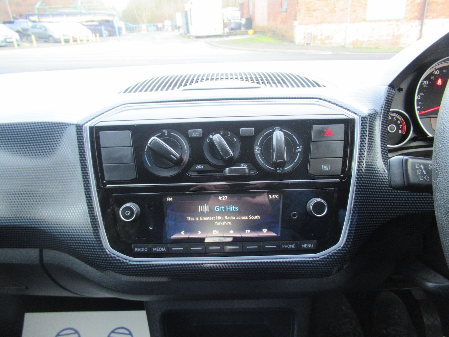 Used Volkswagen up! 2017 for sale - 77344074: Photo 28