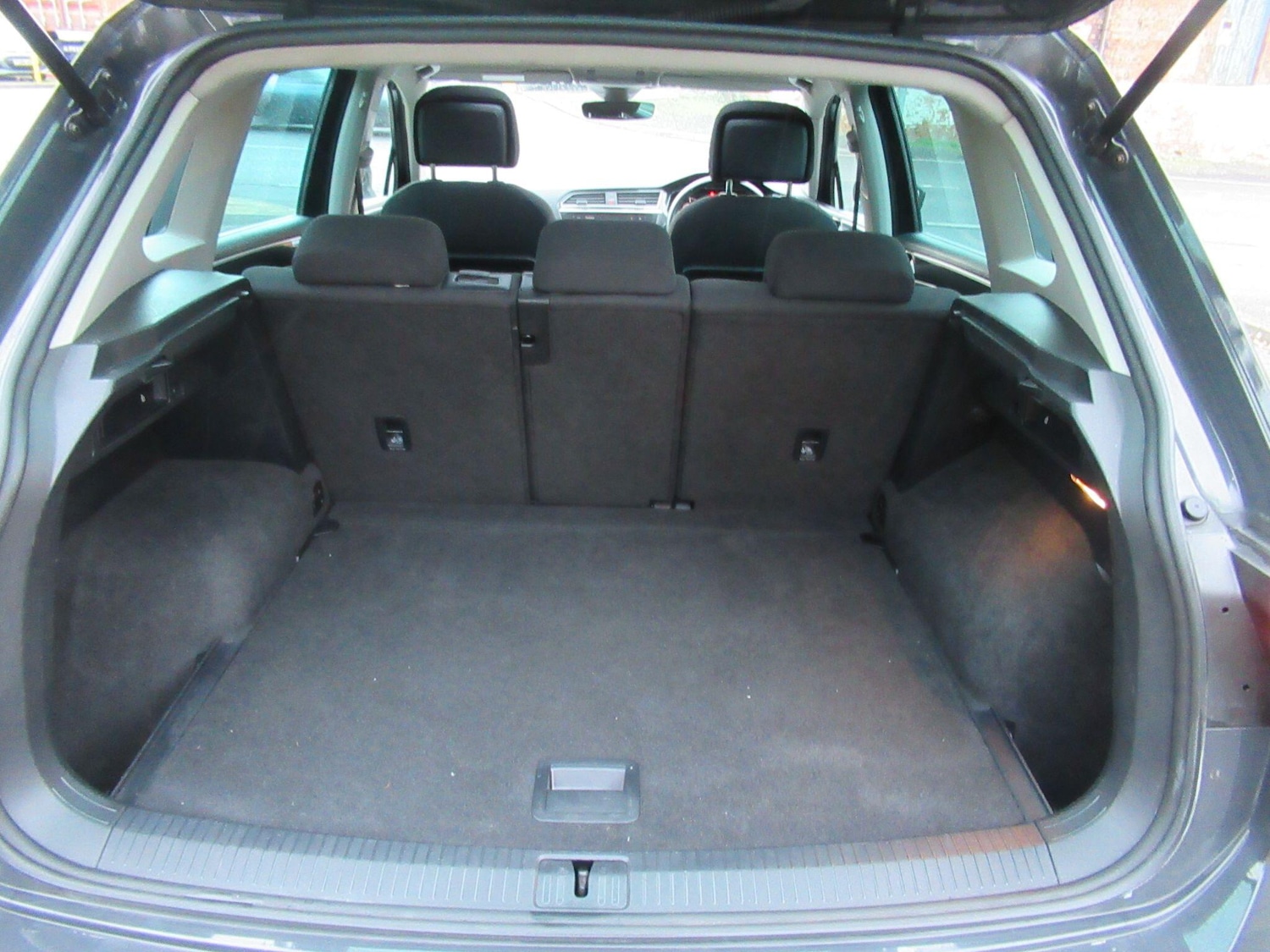 Used Volkswagen Tiguan 2018 for sale - 76735345: Photo 30