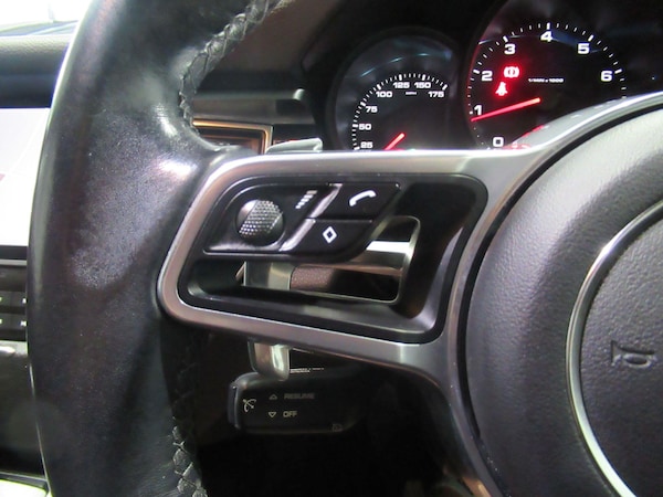 Used Porsche Macan 2018 for sale - 75477820: Photo 37