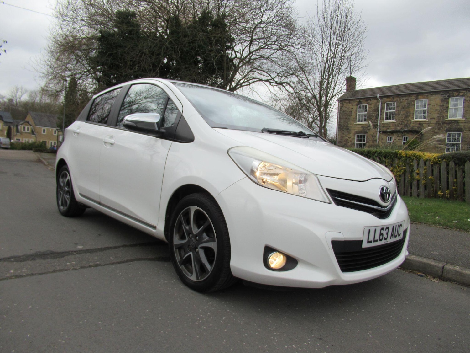 Used Toyota Yaris for sale - 77958491: Photo 2