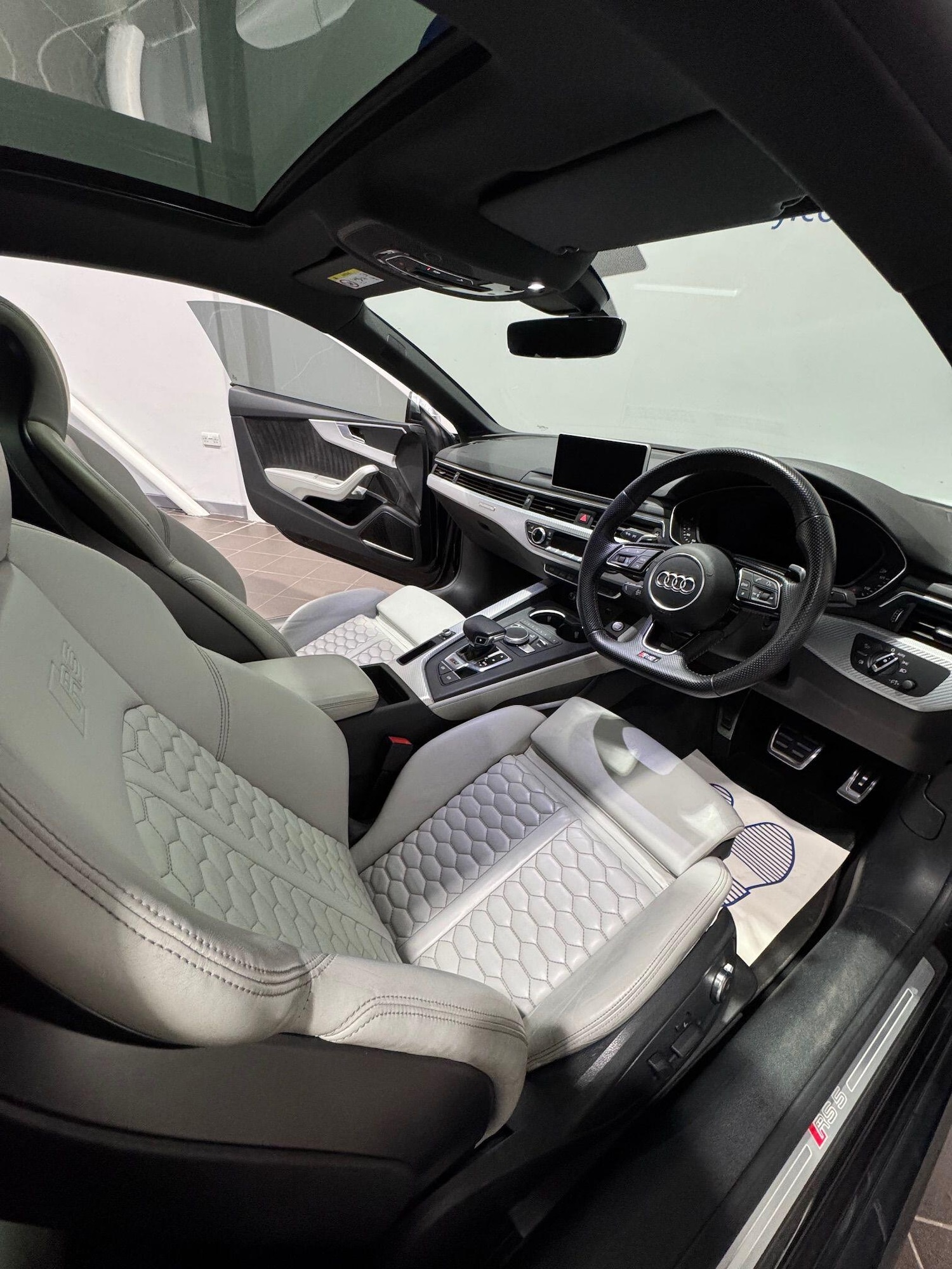 Used Audi RS5 2017 for sale - 77163632: Photo 11