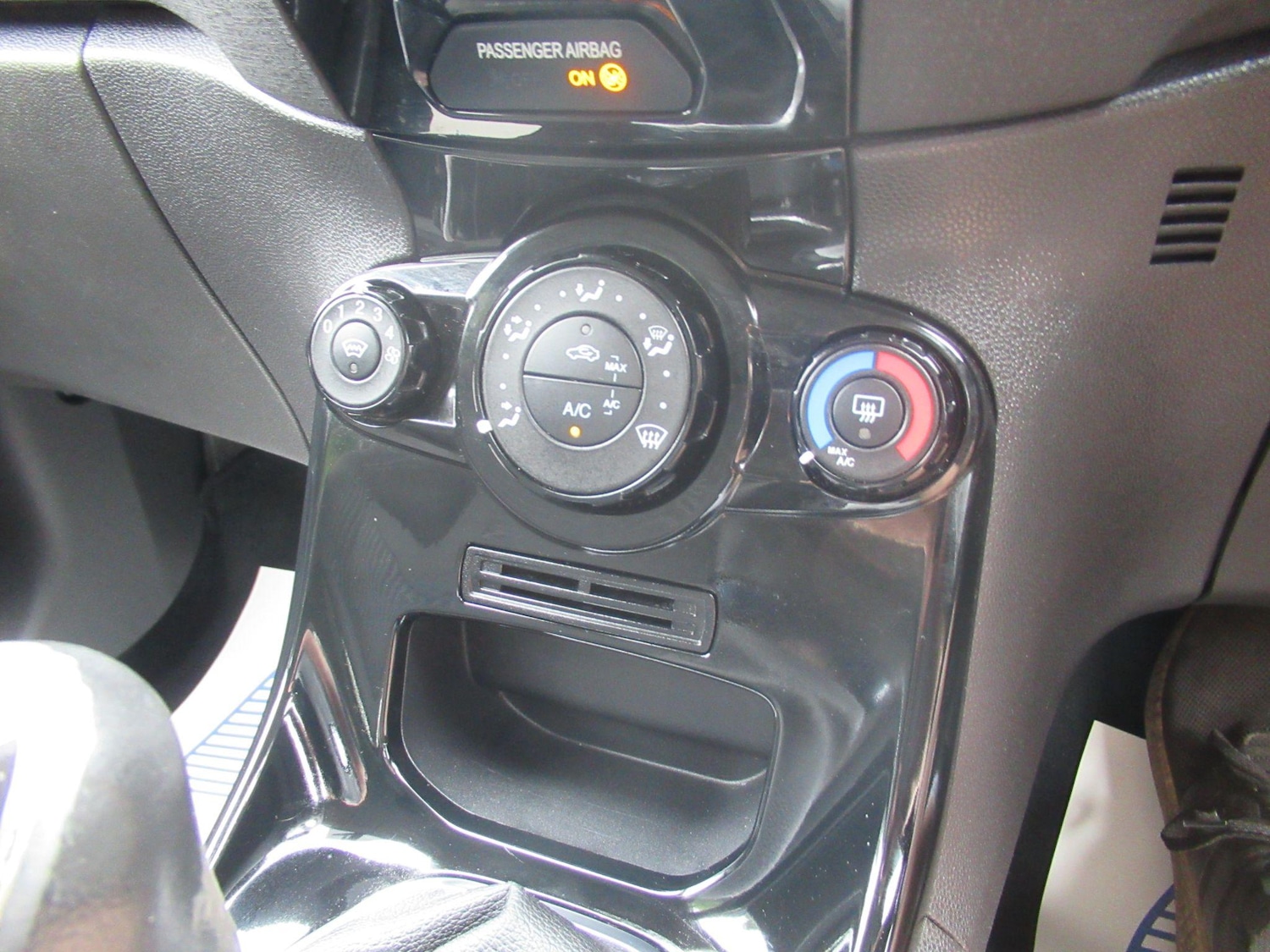 Used Ford Fiesta 2015 for sale - 77344023: Photo 32