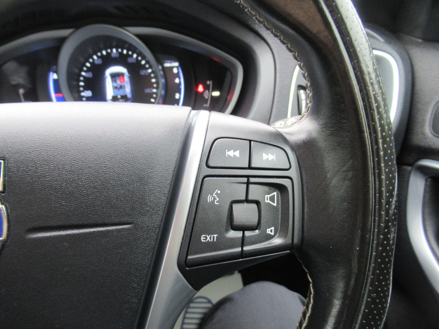 Used Volvo V40 2015 for sale - 76239350: Photo 24