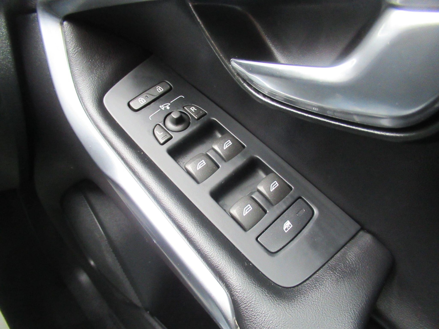 Used Volvo V40 2015 for sale - 77958496: Photo 28