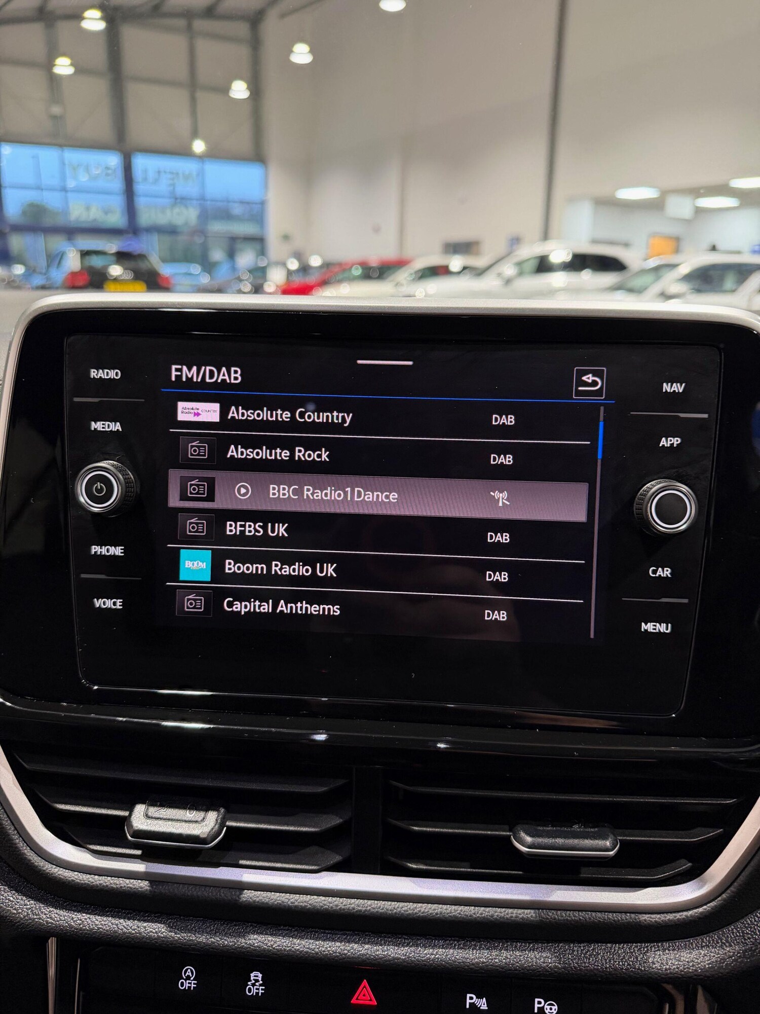 Used Volkswagen T-Roc 2023 for sale - 77560002: Photo 27