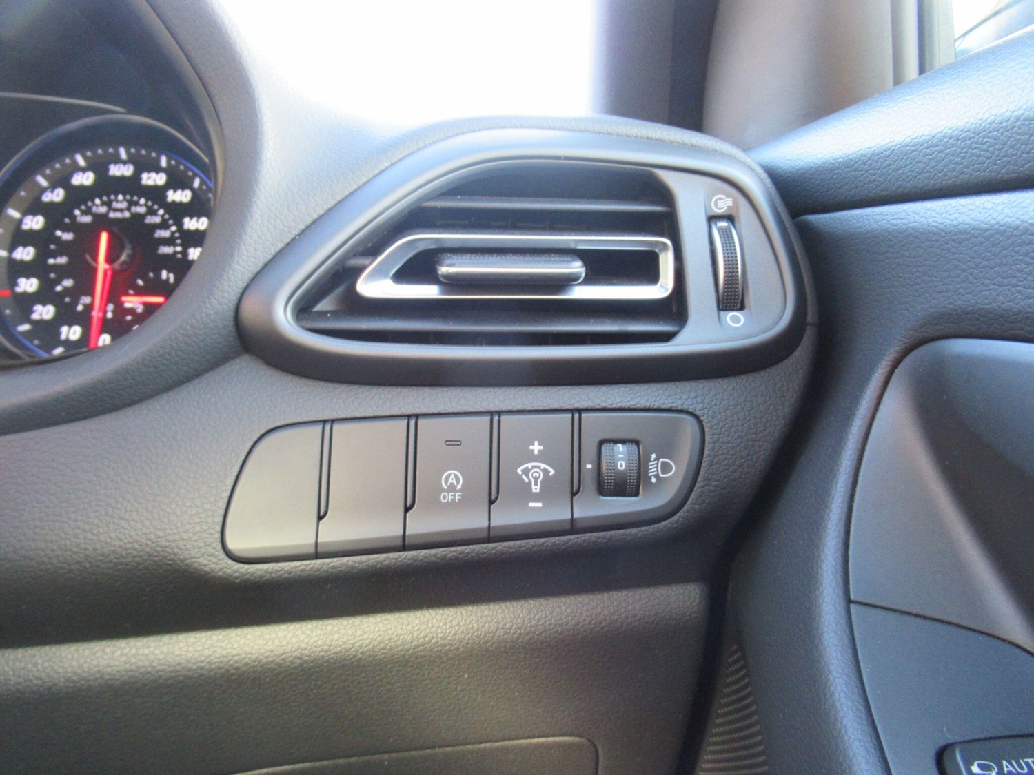 Used Hyundai i30 2023 for sale - 76975933: Photo 32