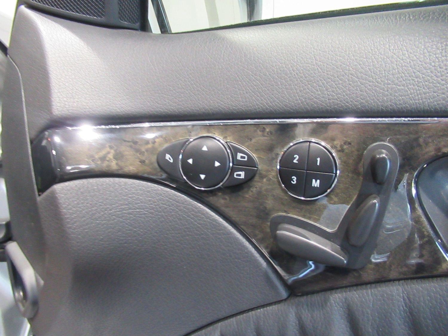 Used Mercedes-Benz E Class 2015 for sale - 76976718: Photo 37